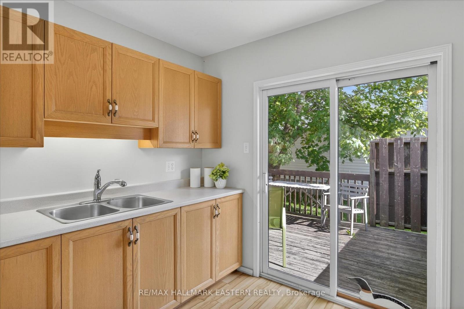 Direct access to the BBQ. - 890 Chapel Road, Peterborough (Ashburnham Ward 4), ON