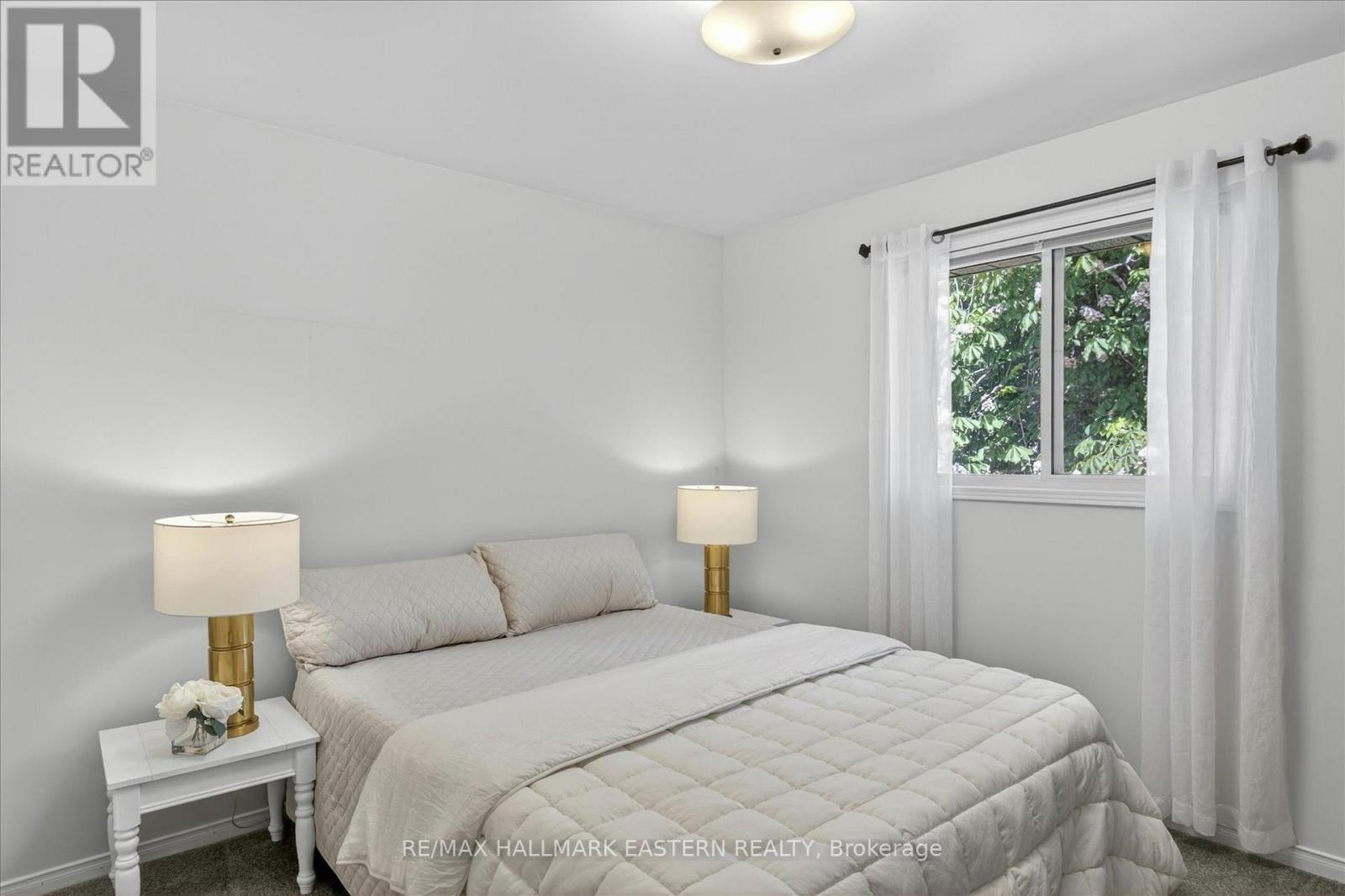2nd bedrroom Easily fits a queen bed. - 890 Chapel Road, Peterborough (Ashburnham Ward 4), ON