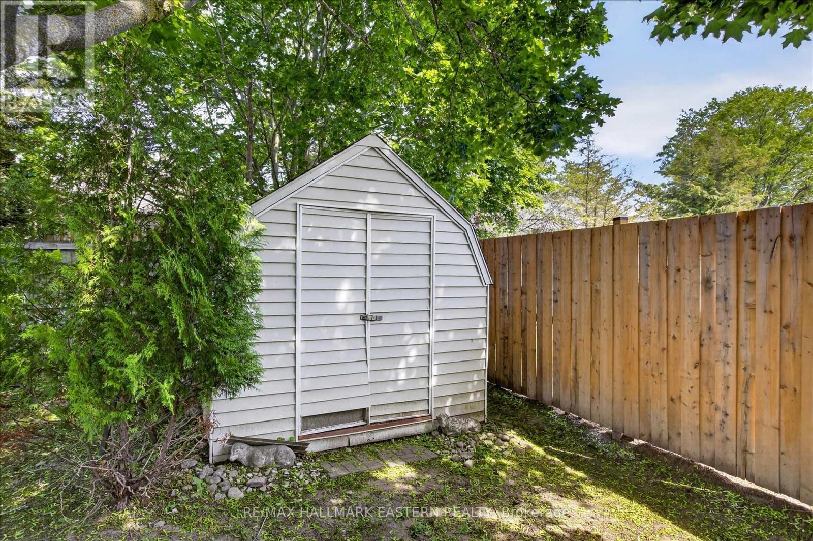 Backyard storage - 890 Chapel Road, Peterborough (Ashburnham Ward 4), ON