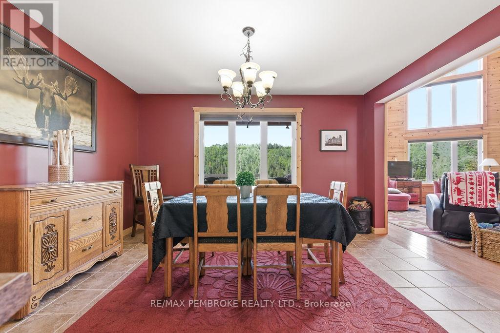 208 Red Fox Trail, Head, Clara And Maria, ON