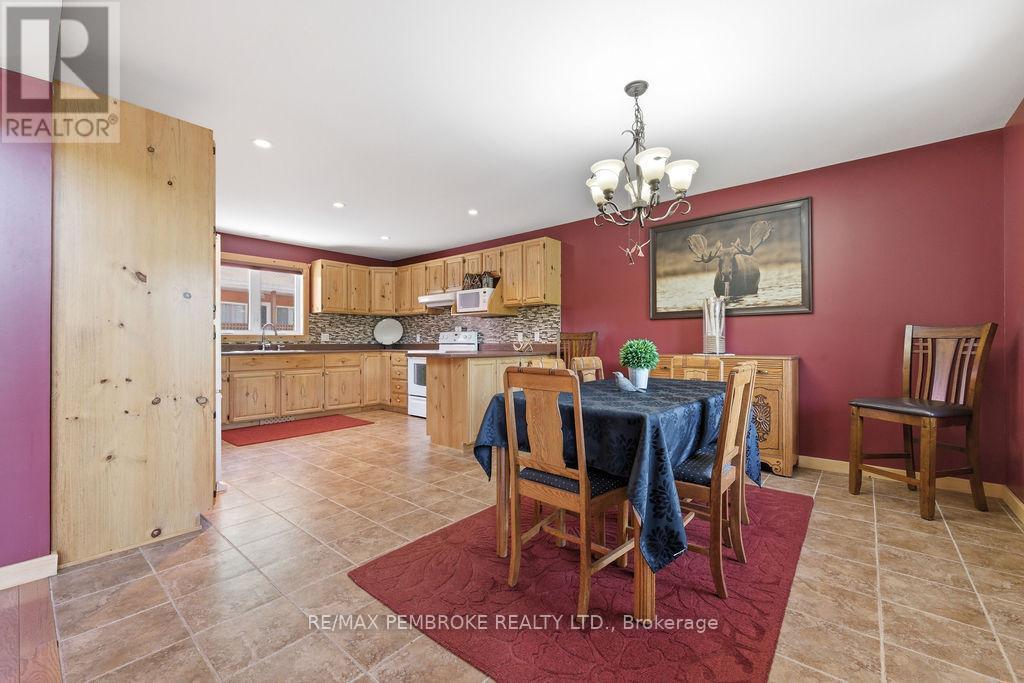 208 Red Fox Trail, Head, Clara And Maria, ON