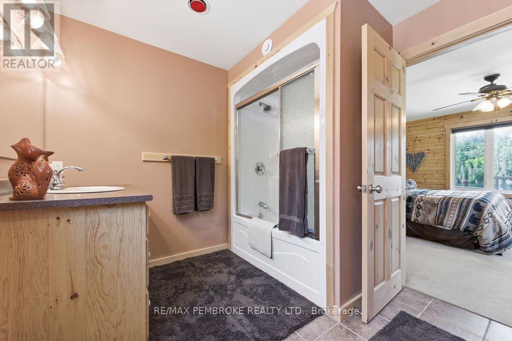 208 Red Fox Trail, Head, Clara And Maria, ON
