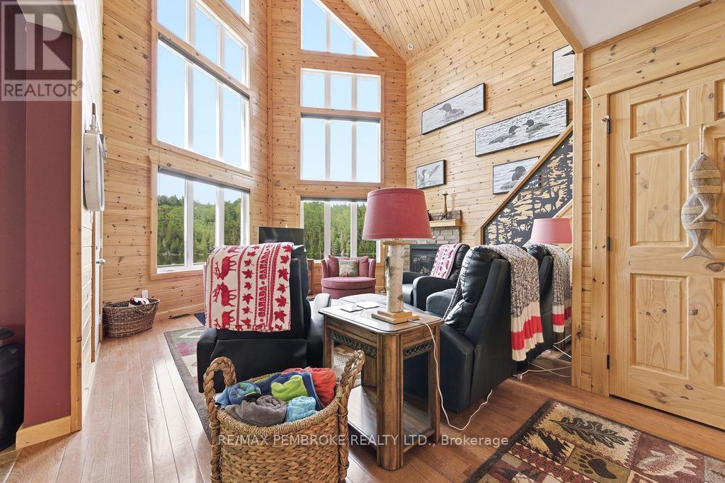208 Red Fox Trail, Head, Clara And Maria, ON