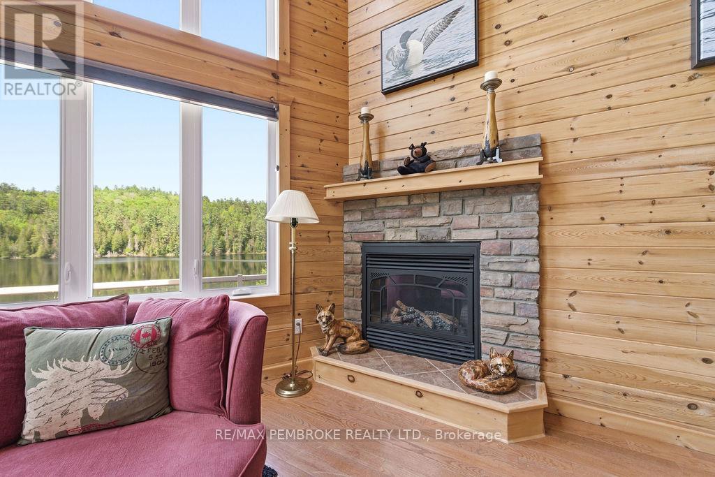 208 Red Fox Trail, Head, Clara And Maria, ON
