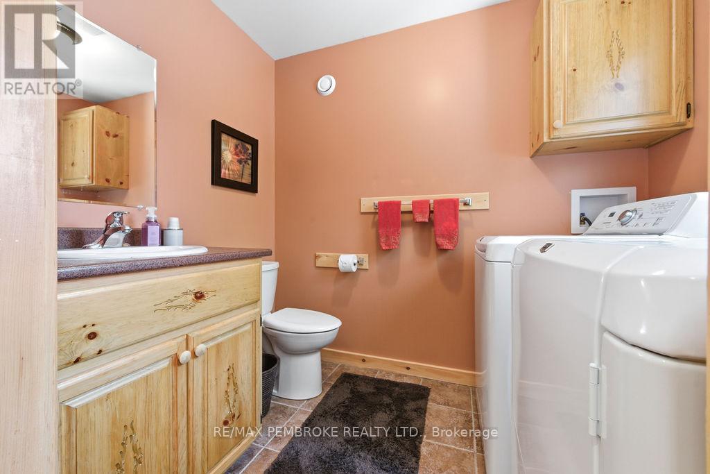 208 Red Fox Trail, Head, Clara And Maria, ON