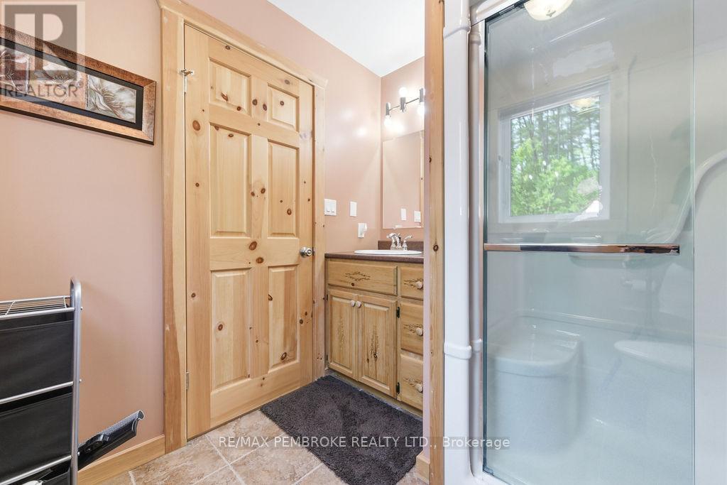 208 Red Fox Trail, Head, Clara And Maria, ON