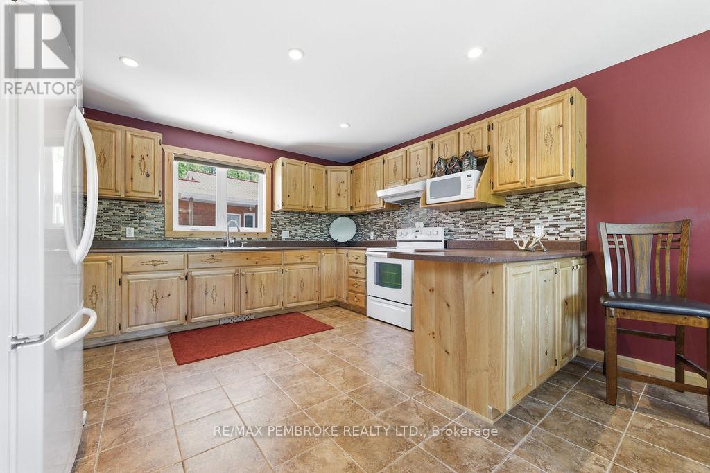 208 Red Fox Trail, Head, Clara And Maria, ON