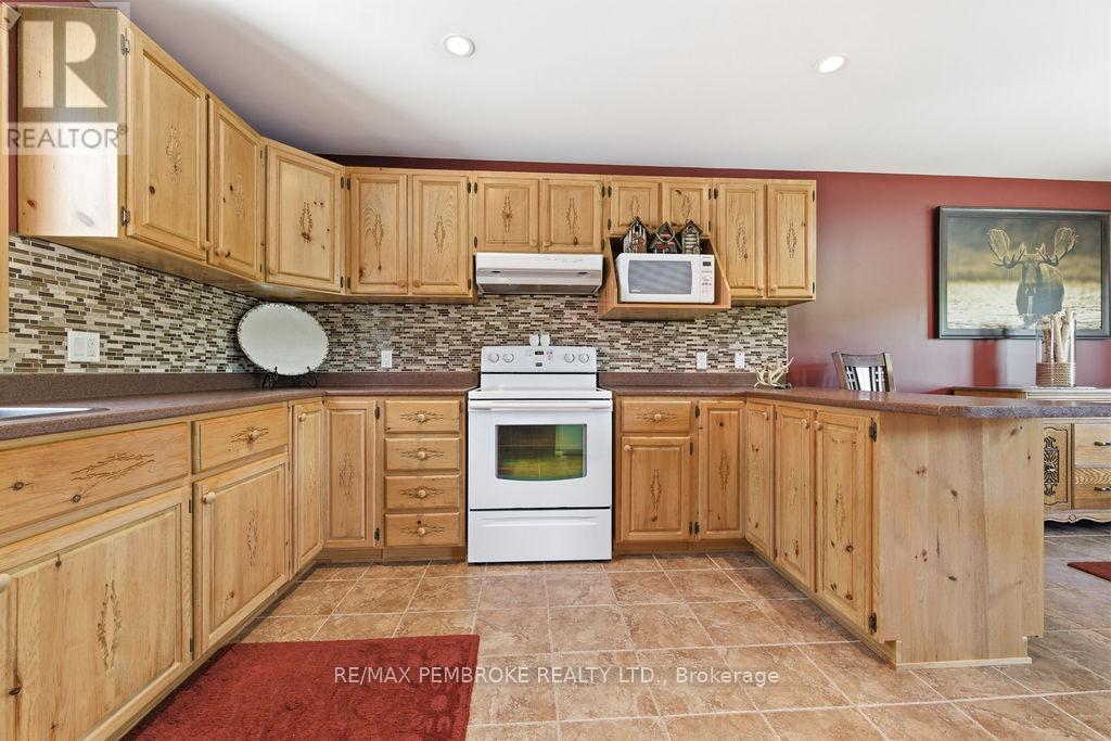 208 Red Fox Trail, Head, Clara And Maria, ON