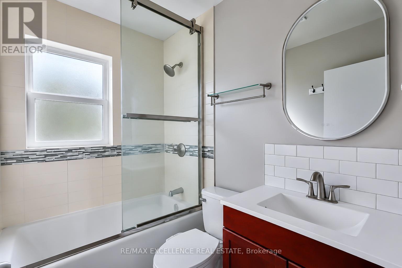 Main Bathroom - 35 Siebert Avenue, Kitchener, ON