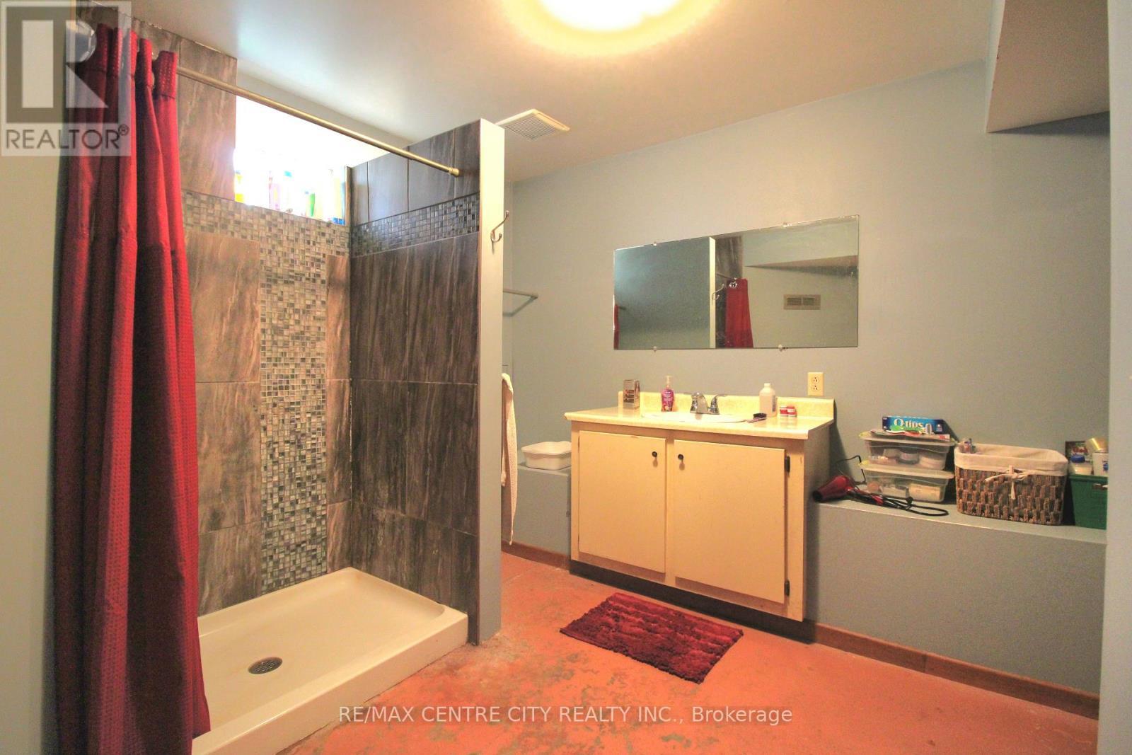 12 Chester Street, St. Thomas, ON