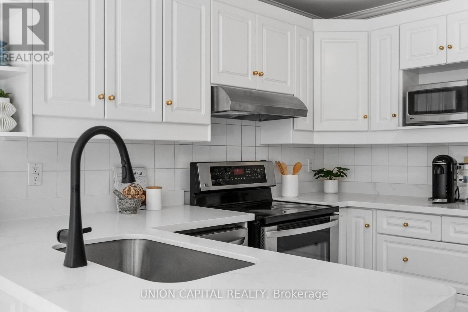 Modern quartz counters - 99 Abitibi Avenue, Toronto, ON