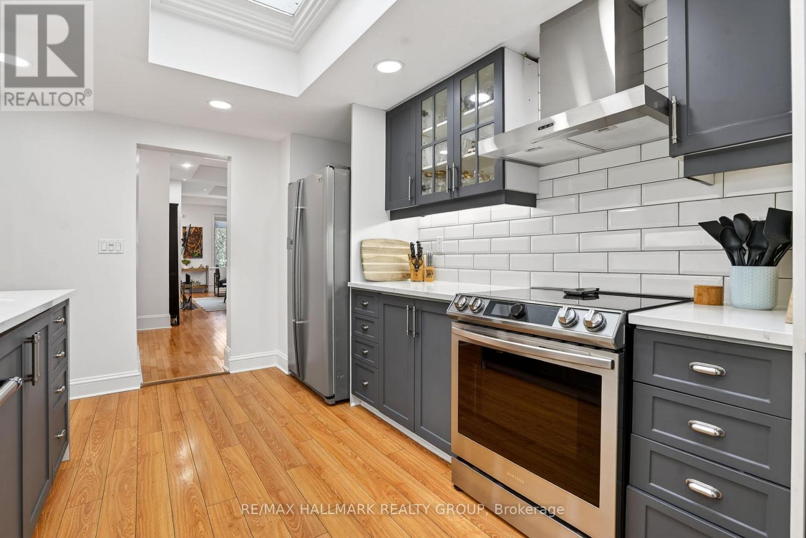 425 Echo Drive, Ottawa, ON