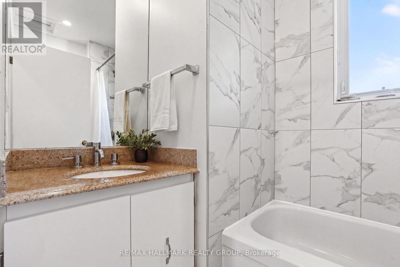 425 Echo Drive, Ottawa, ON