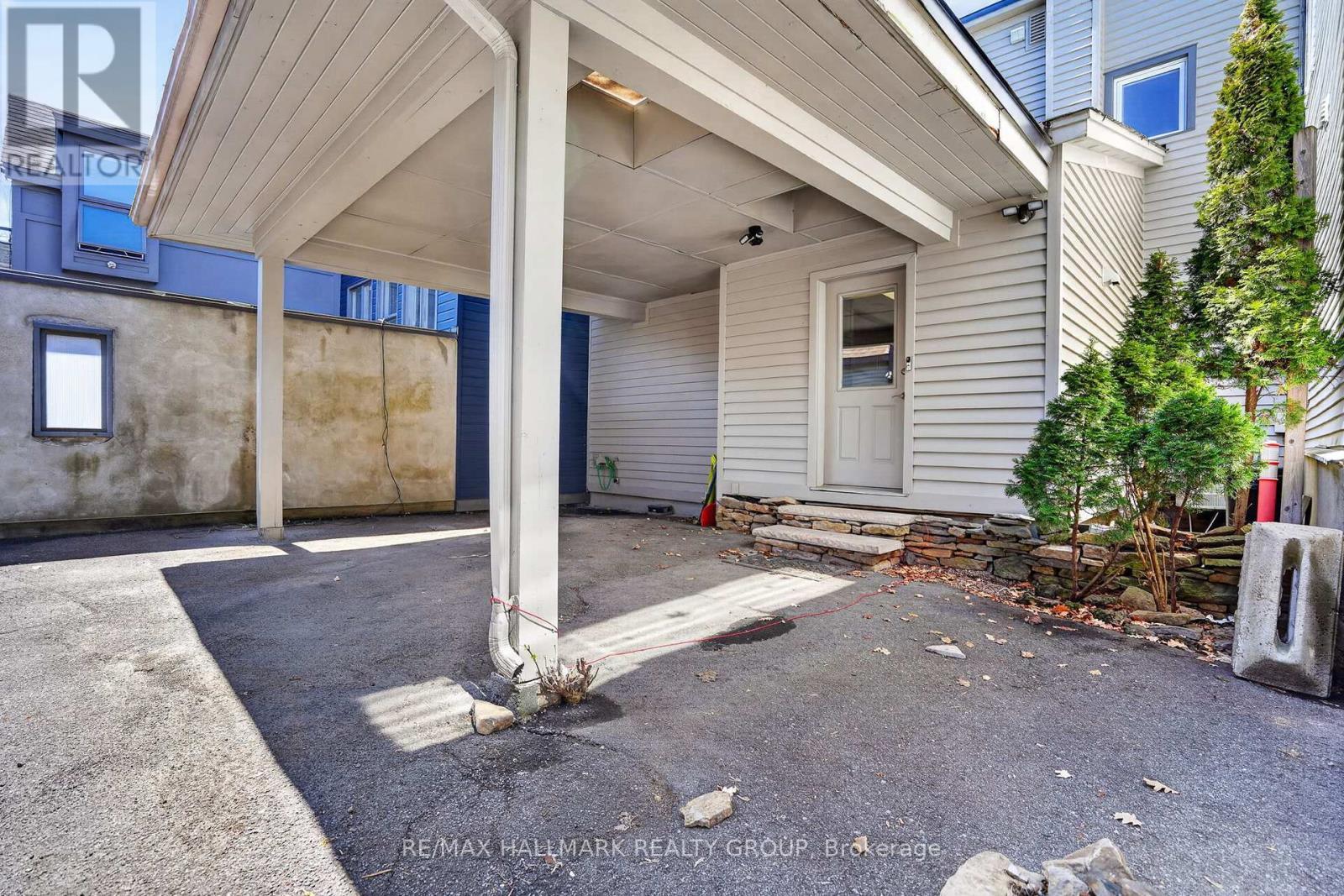 425 Echo Drive, Ottawa, ON