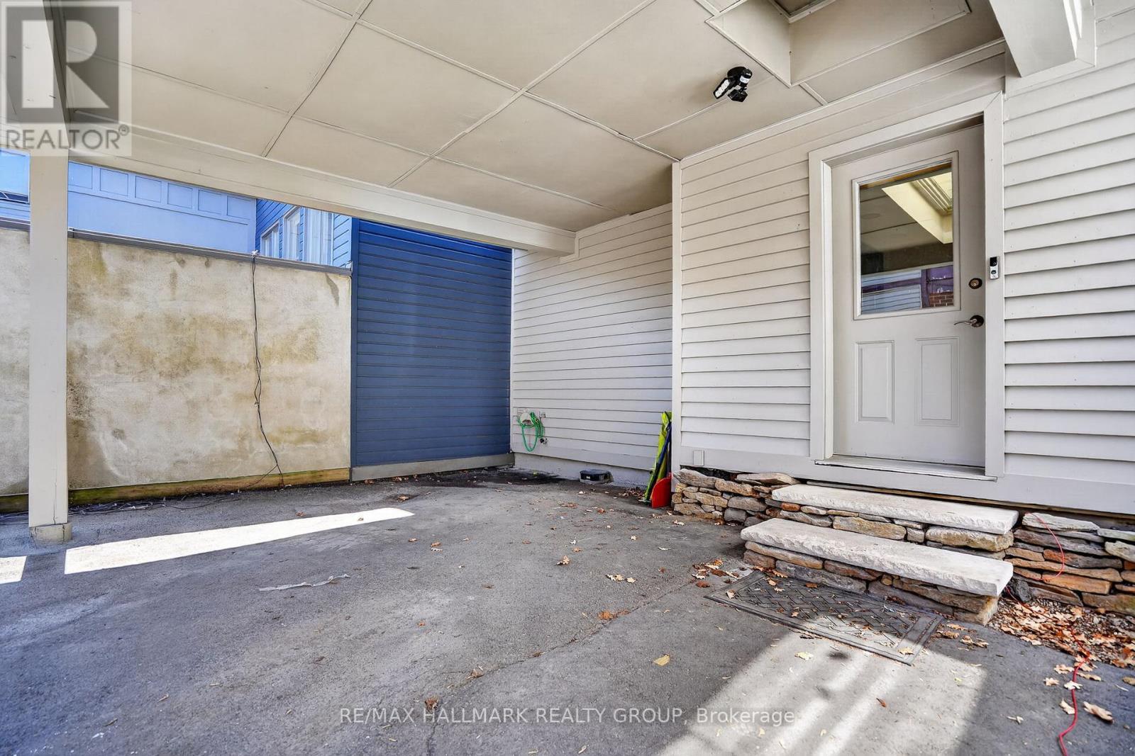 425 Echo Drive, Ottawa, ON