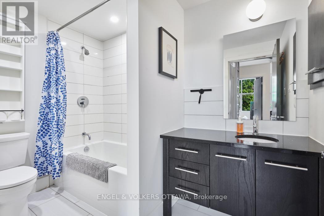 201 - 108 Third Avenue, Ottawa, ON