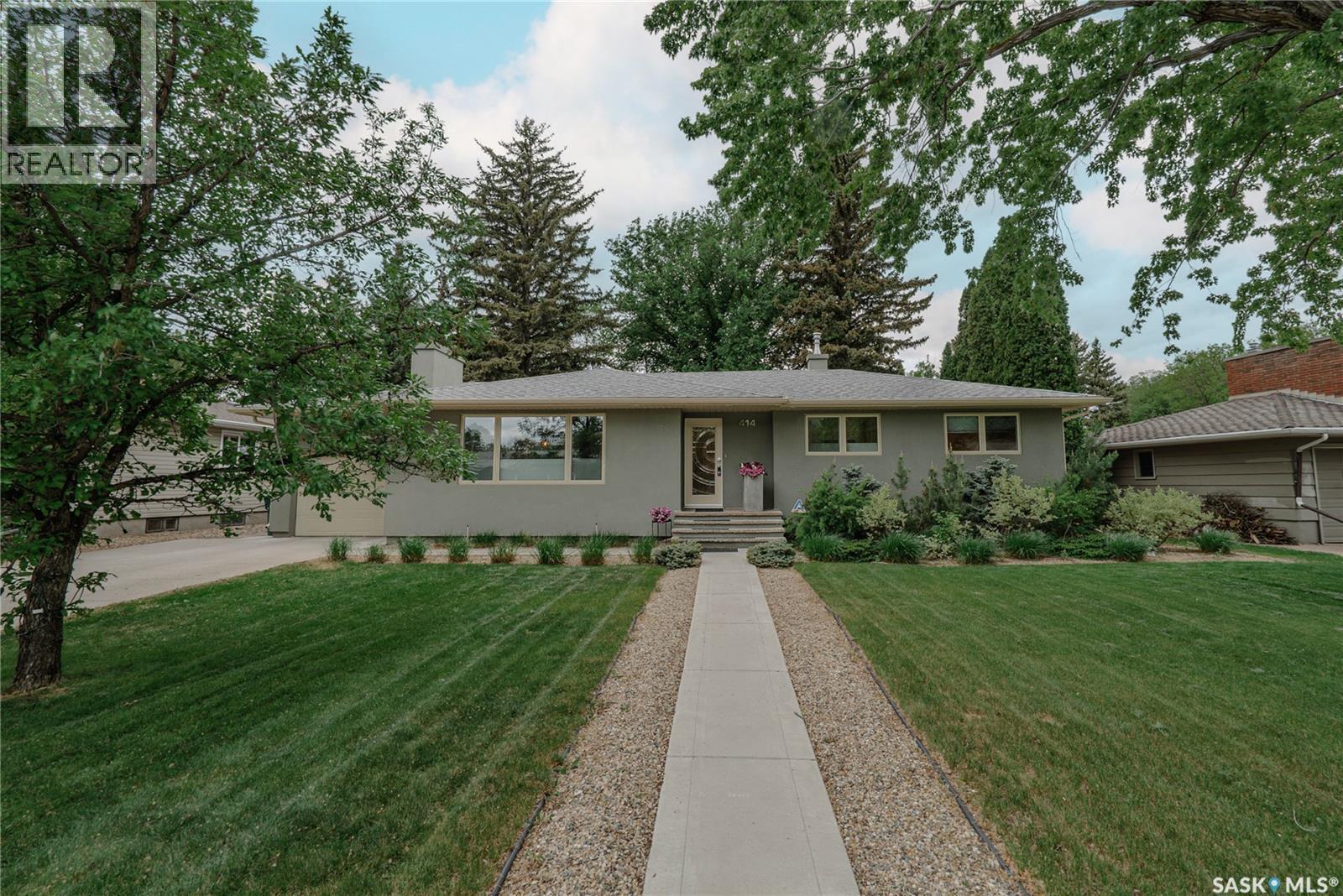 414 Lake Crescent, Saskatoon, SK