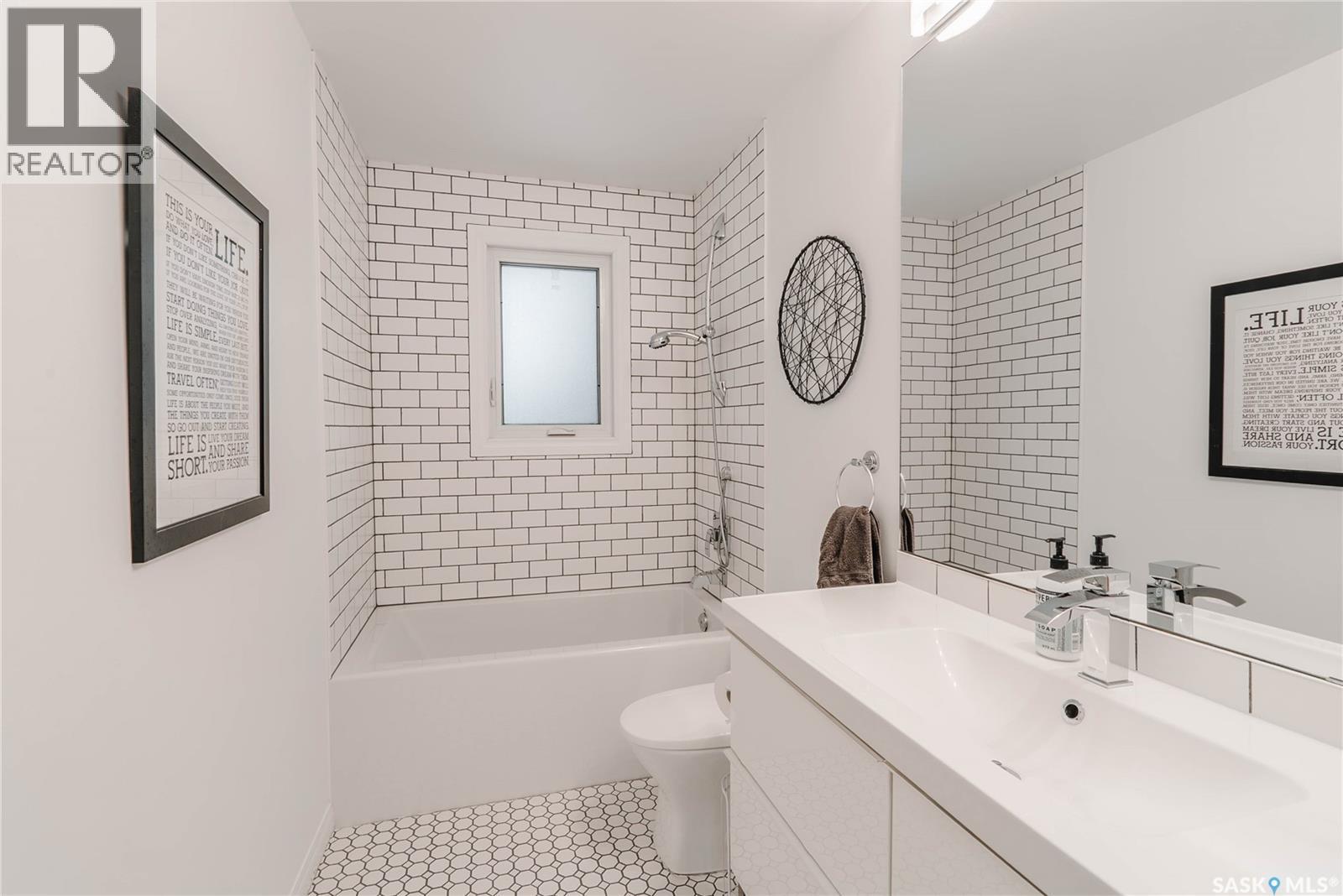 414 Lake Crescent, Saskatoon, SK