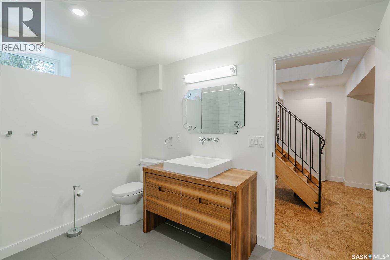 414 Lake Crescent, Saskatoon, SK