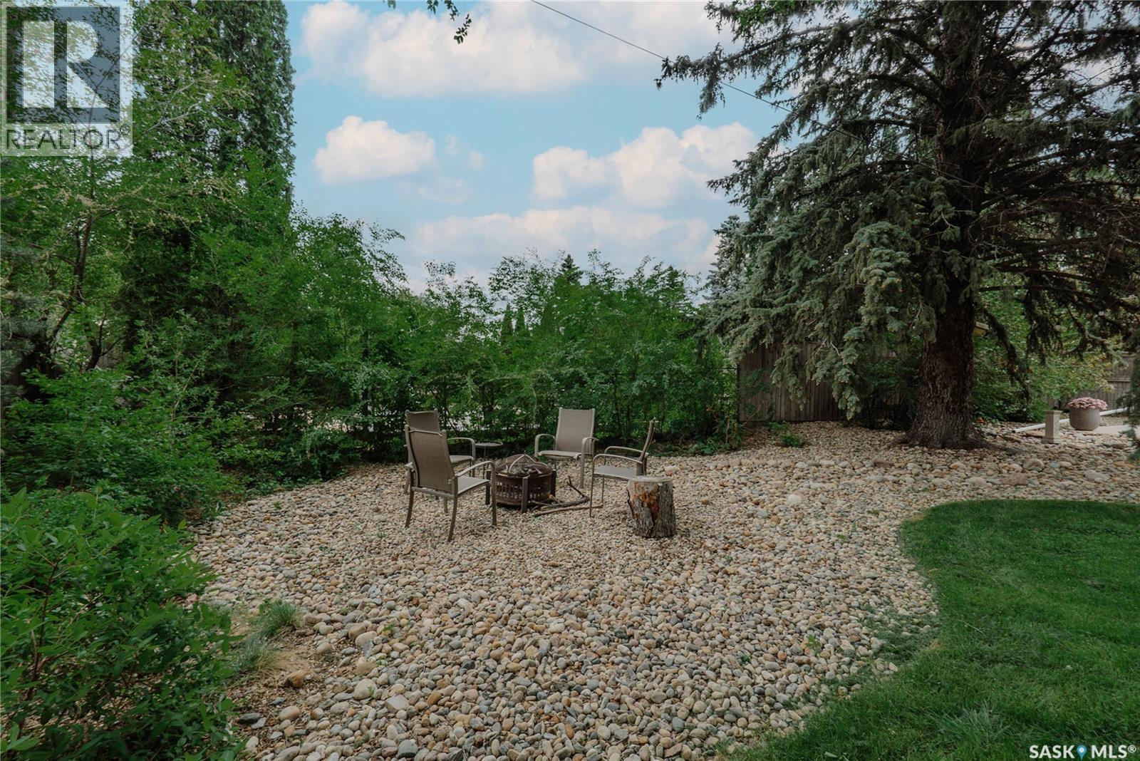 414 Lake Crescent, Saskatoon, SK