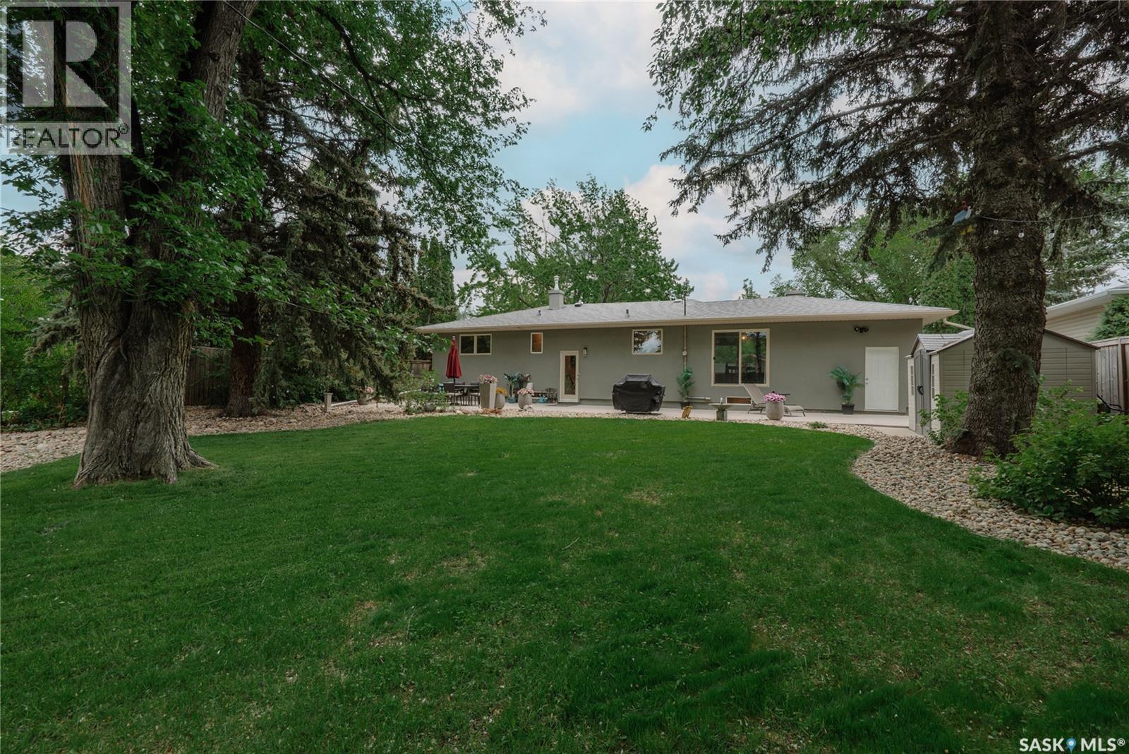 414 Lake Crescent, Saskatoon, SK