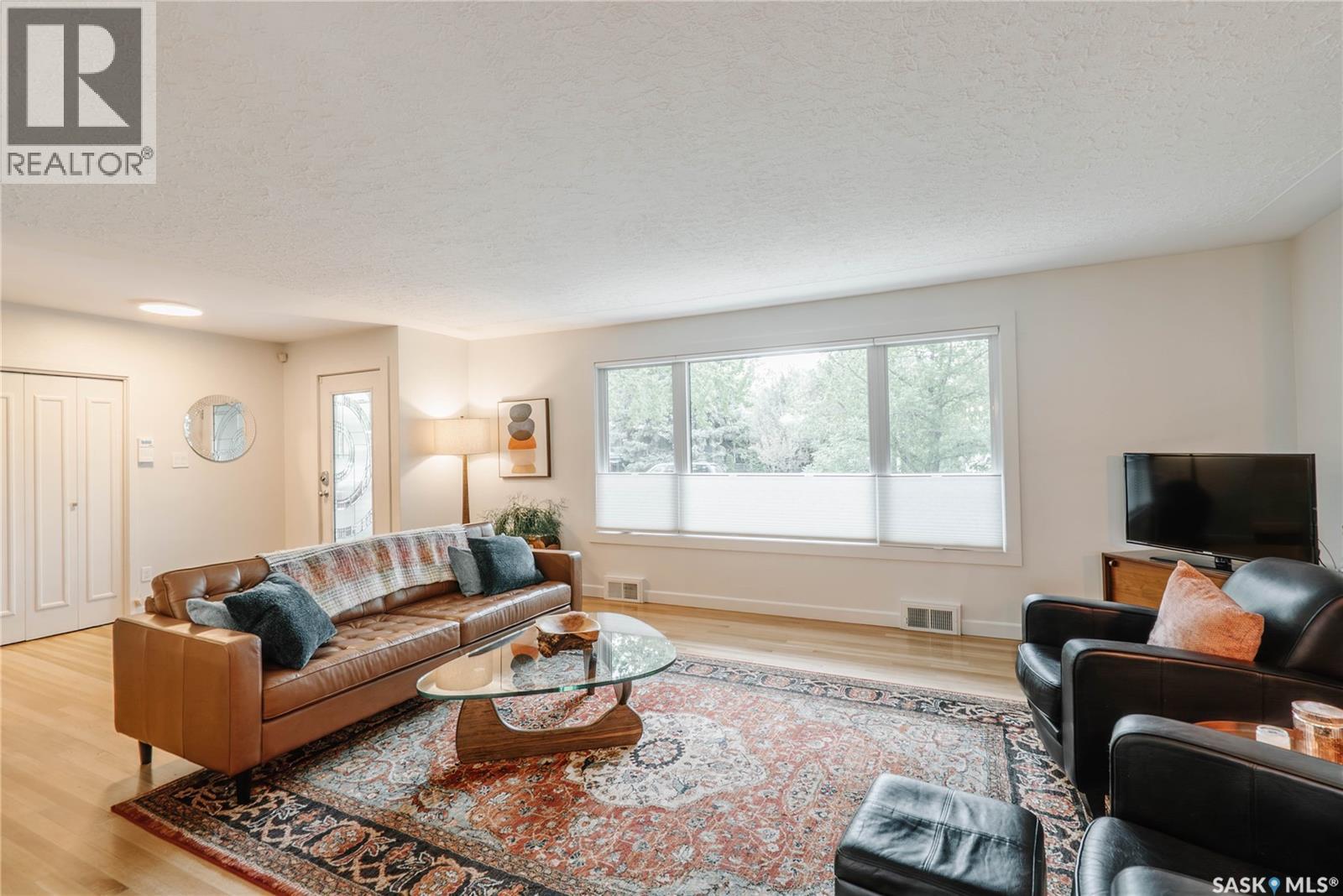 414 Lake Crescent, Saskatoon, SK
