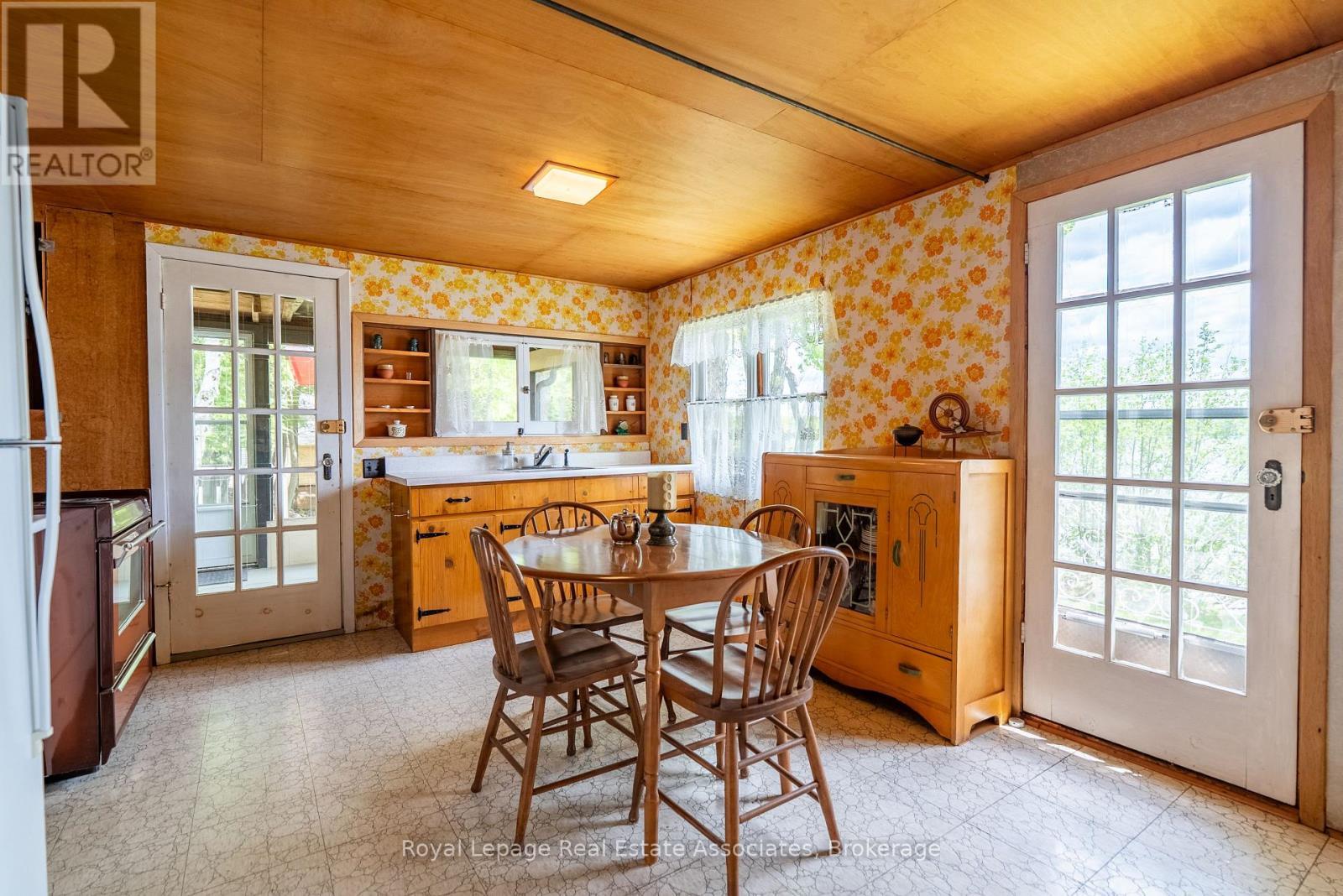 243 Beach Lane, Wollaston, ON - Indoor Photo Showing Dining Room