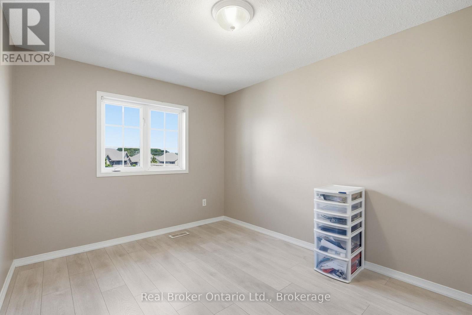 19 - 10 Fallowfield Drive, Kitchener, ON