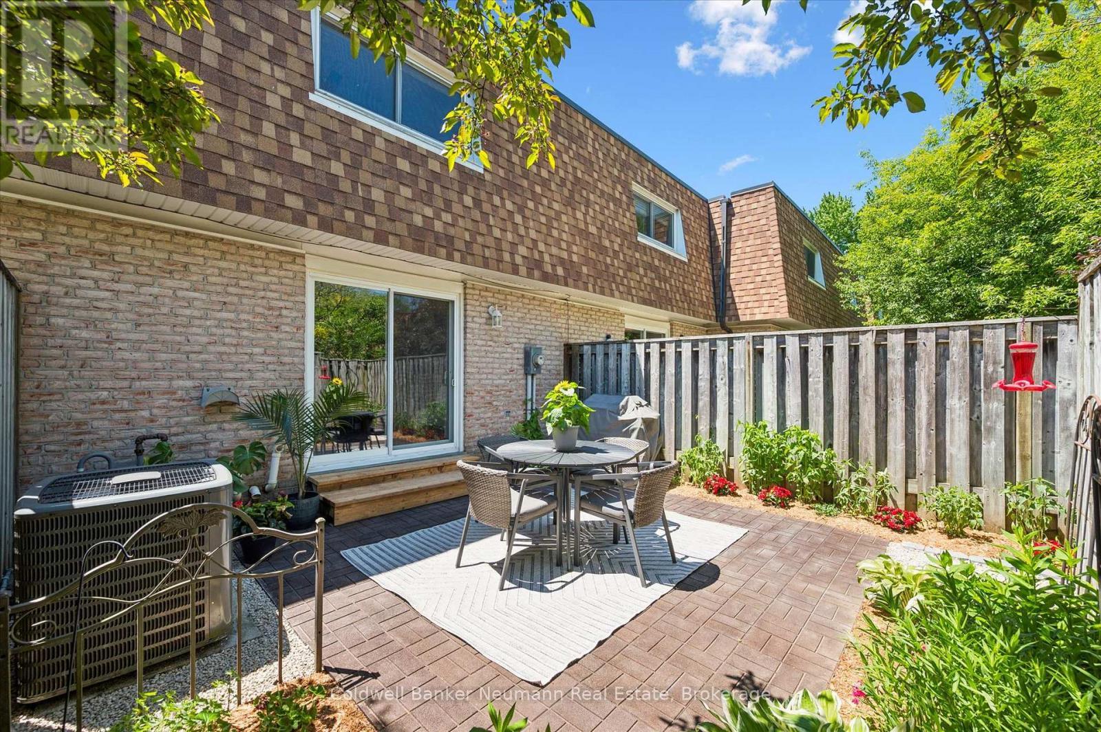 24 - 383 Edinburgh Road S, Guelph (Dovercliffe Park/Old University), ON
