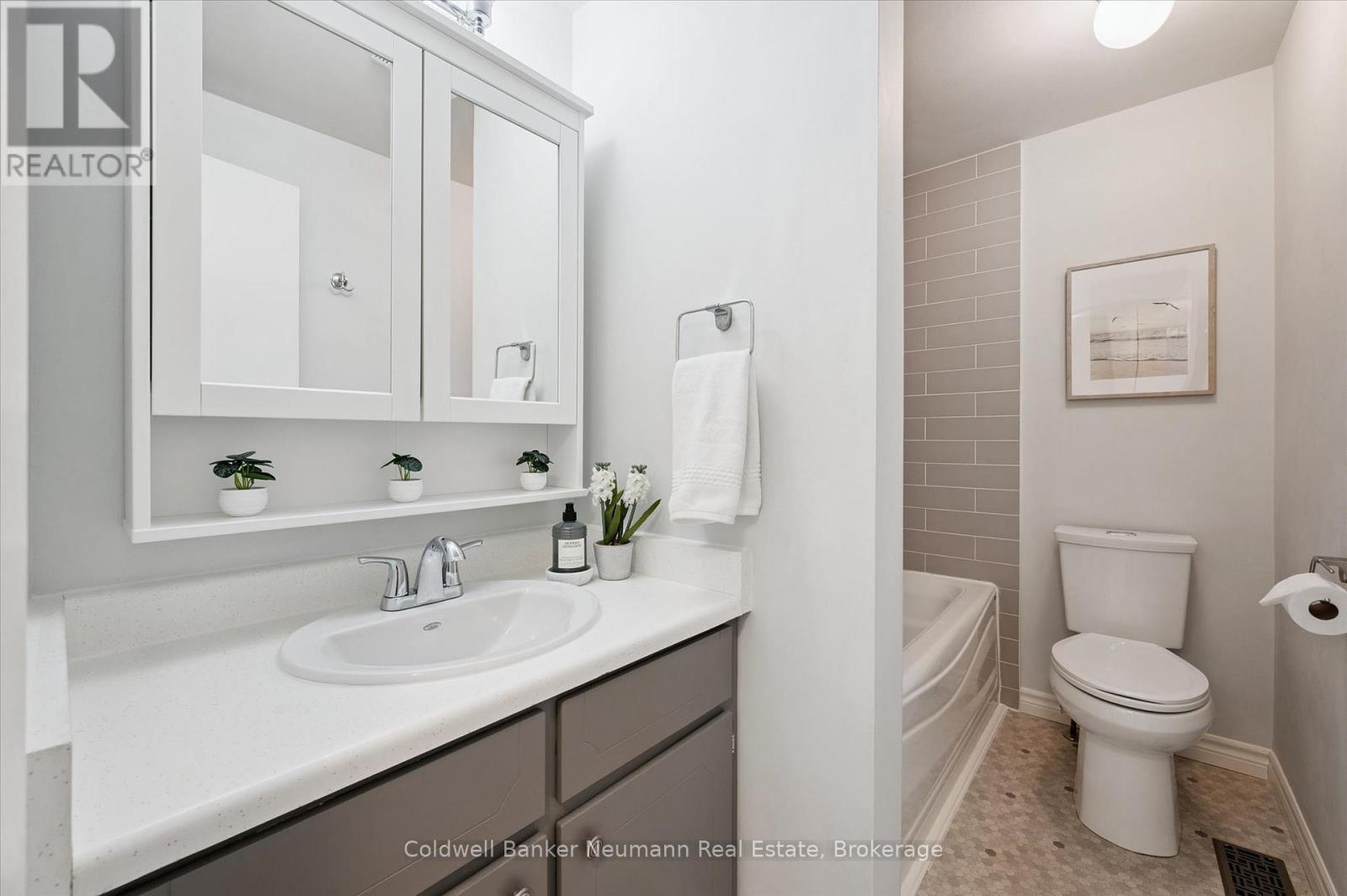 24 - 383 Edinburgh Road S, Guelph (Dovercliffe Park/Old University), ON