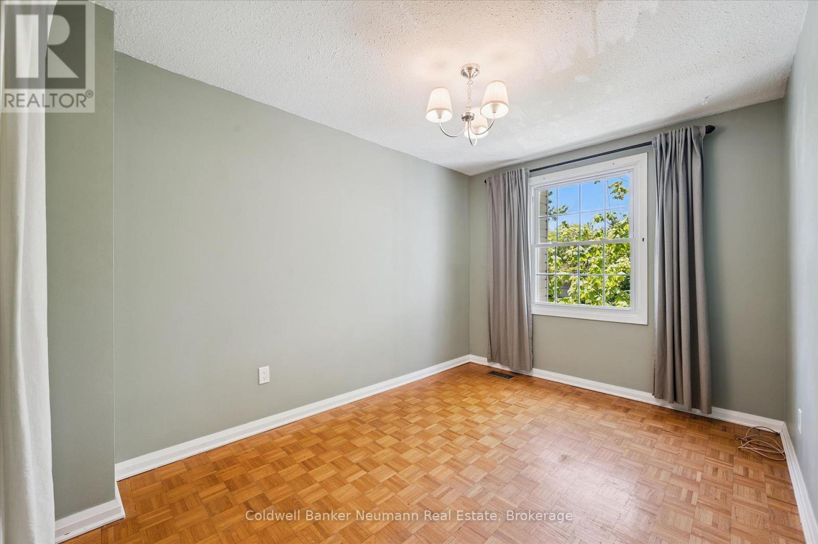 24 - 383 Edinburgh Road S, Guelph (Dovercliffe Park/Old University), ON