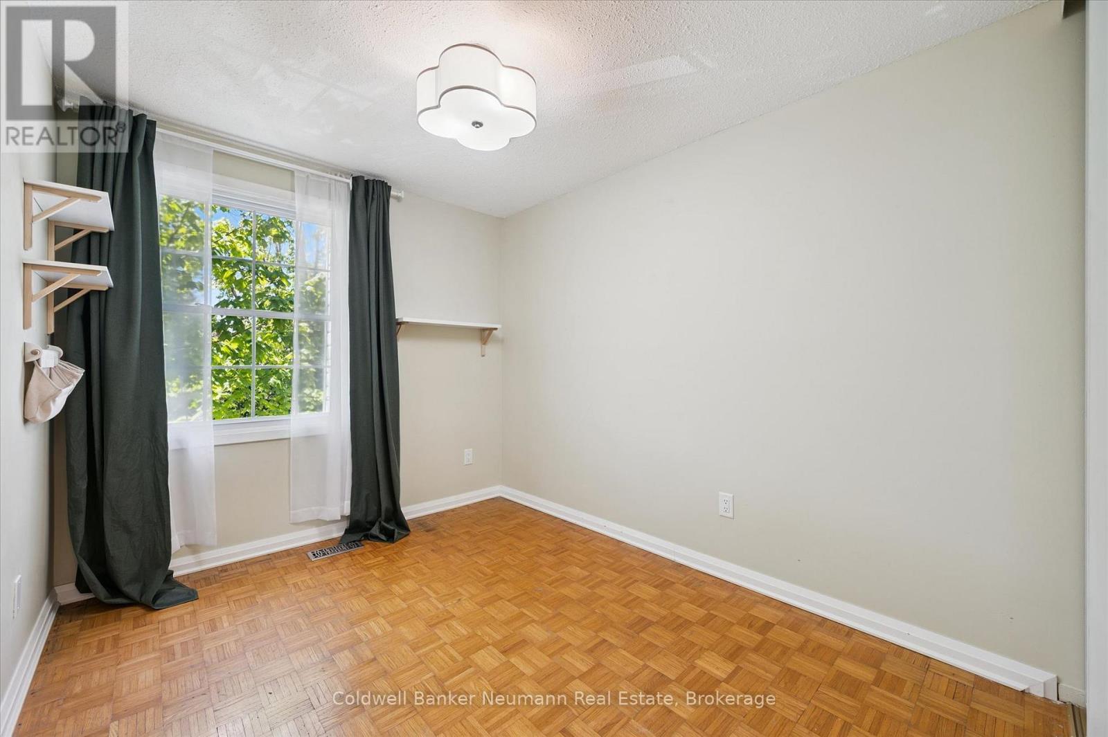 24 - 383 Edinburgh Road S, Guelph (Dovercliffe Park/Old University), ON