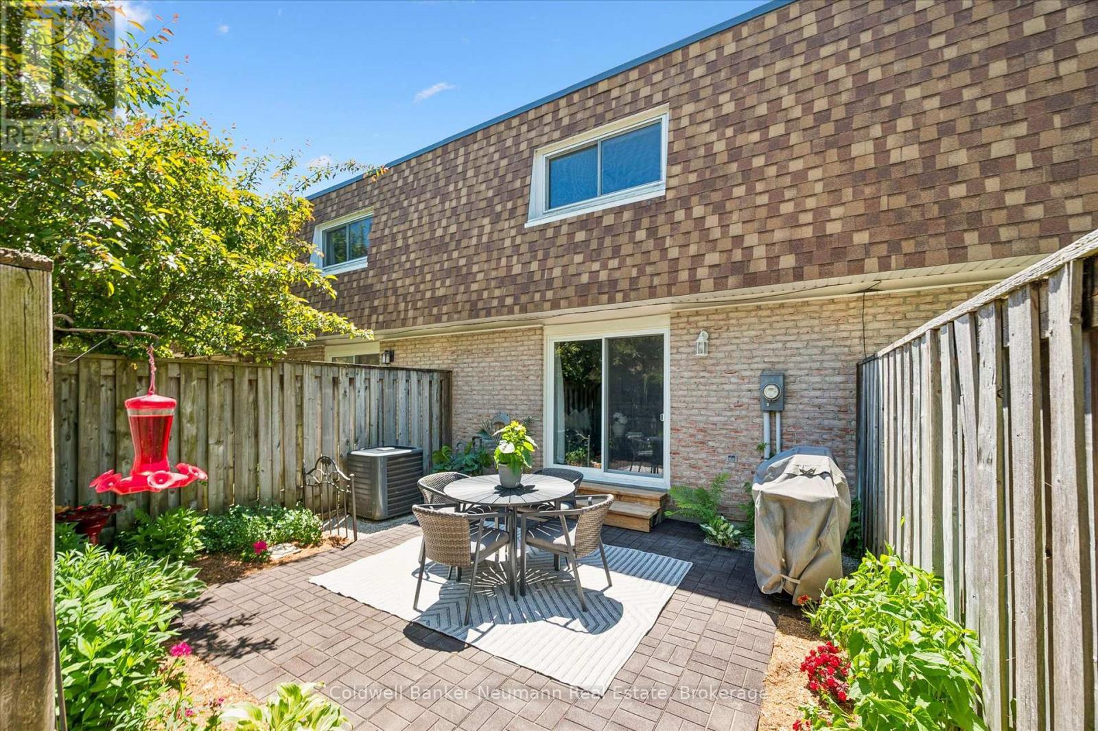 24 - 383 Edinburgh Road S, Guelph (Dovercliffe Park/Old University), ON