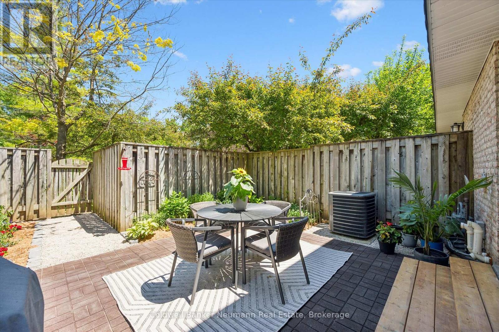 24 - 383 Edinburgh Road S, Guelph (Dovercliffe Park/Old University), ON