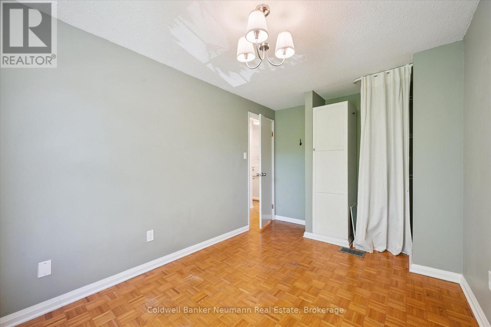 24 - 383 Edinburgh Road S, Guelph (Dovercliffe Park/Old University), ON