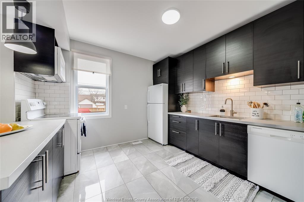 1511 Hall, Windsor, ON