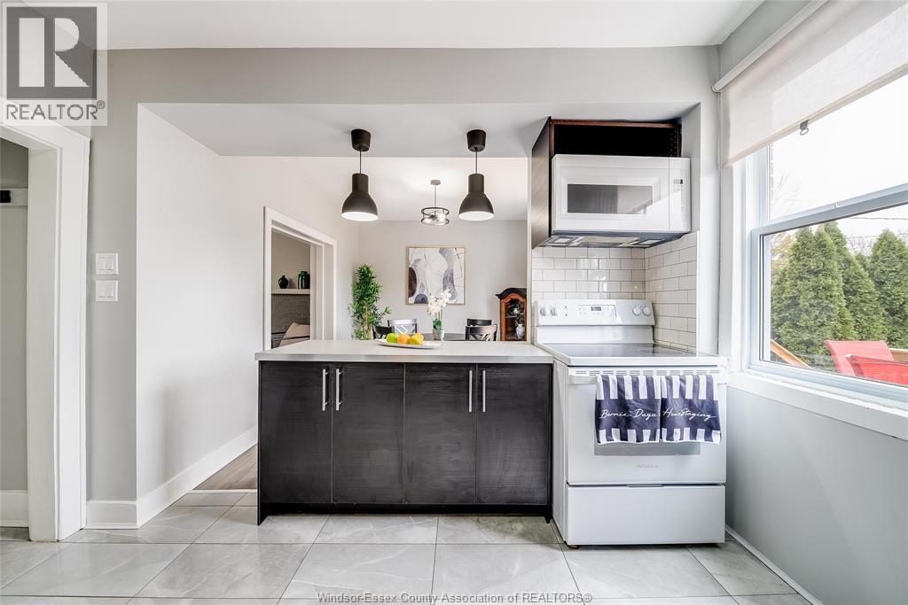 1511 Hall, Windsor, ON