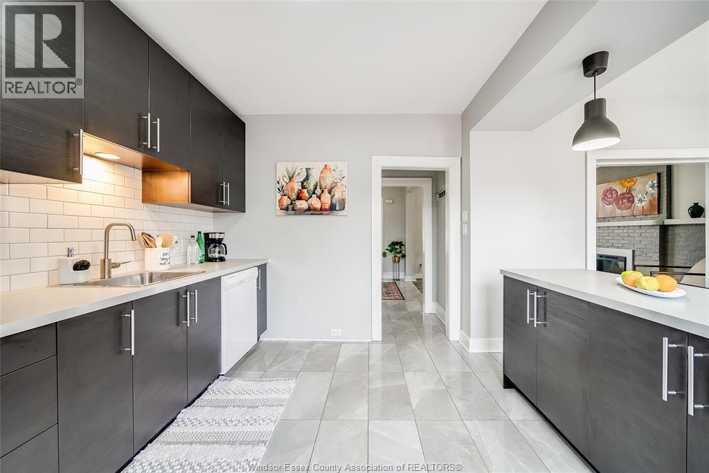1511 Hall, Windsor, ON