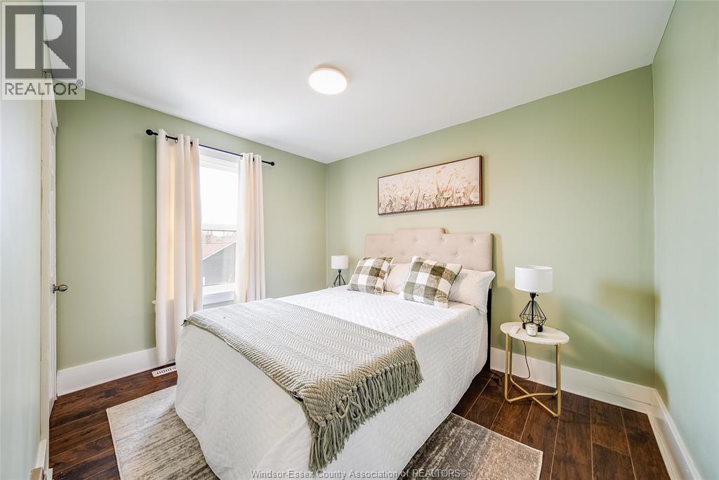 1511 Hall, Windsor, ON