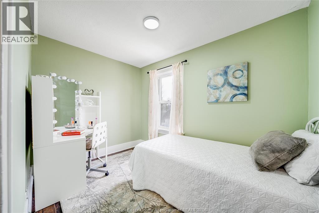 1511 Hall, Windsor, ON
