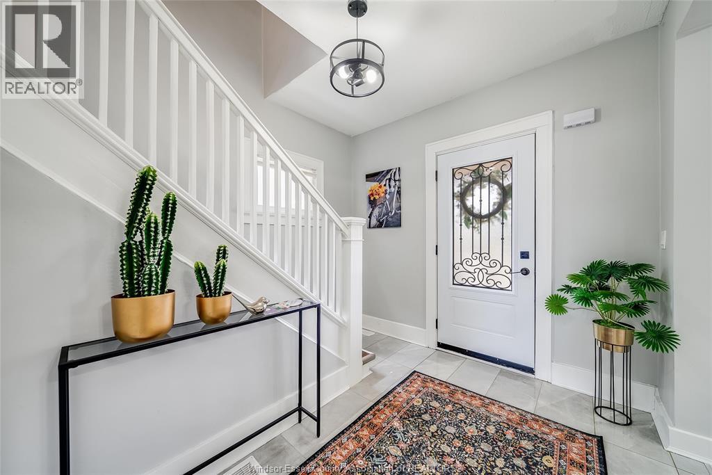 1511 Hall, Windsor, ON