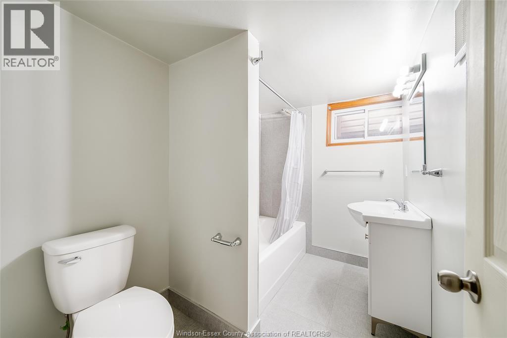 1511 Hall, Windsor, ON