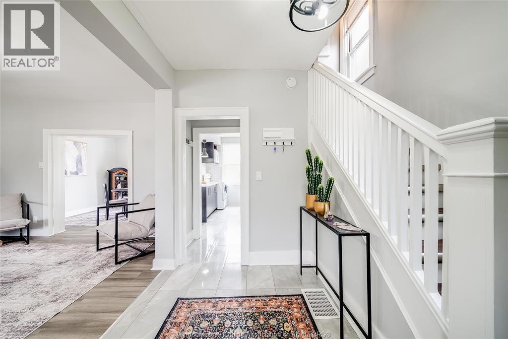1511 Hall, Windsor, ON