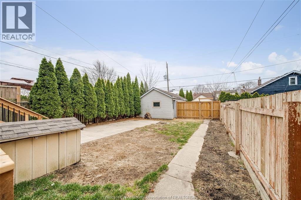 1511 Hall, Windsor, ON