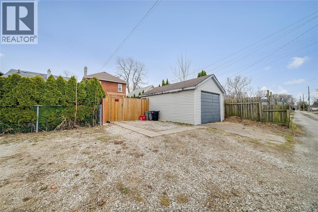 1511 Hall, Windsor, ON