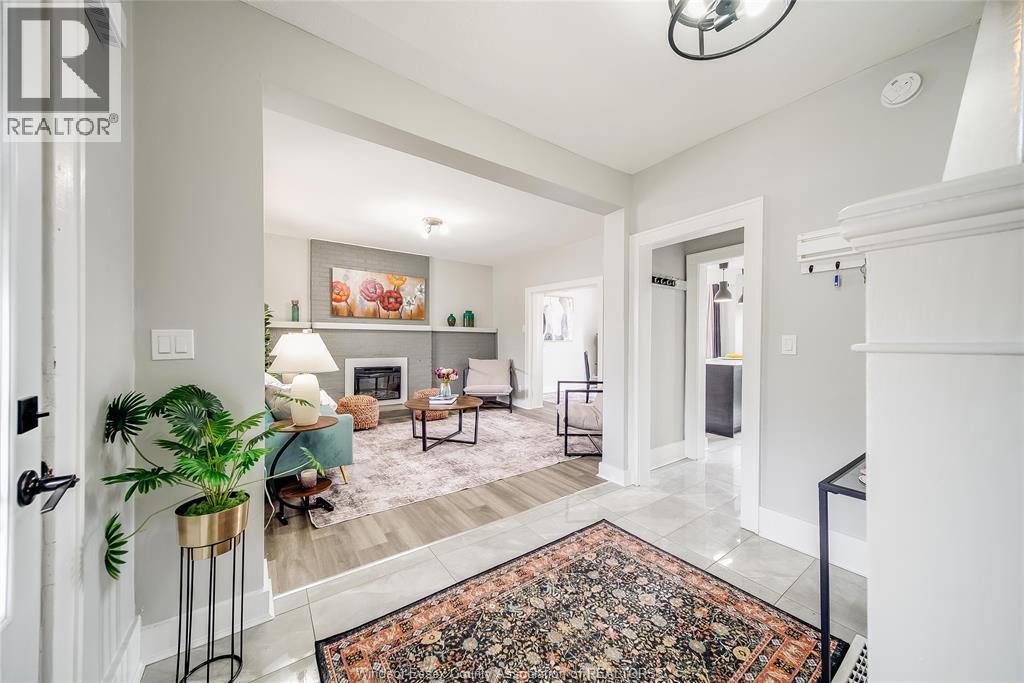1511 Hall, Windsor, ON