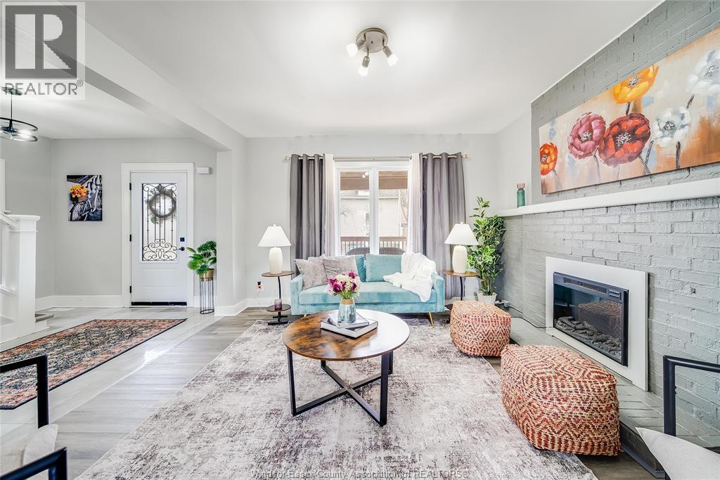 1511 Hall, Windsor, ON