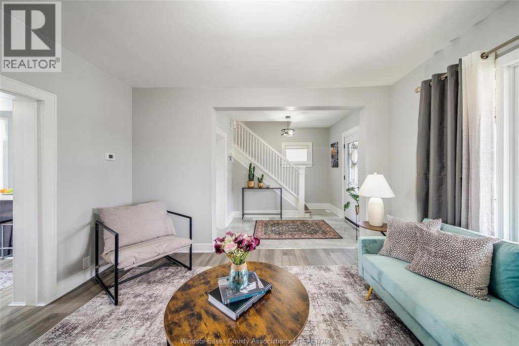 1511 Hall, Windsor, ON