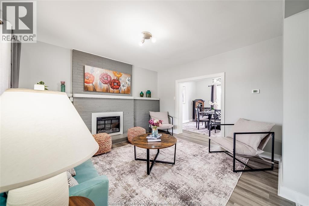 1511 Hall, Windsor, ON