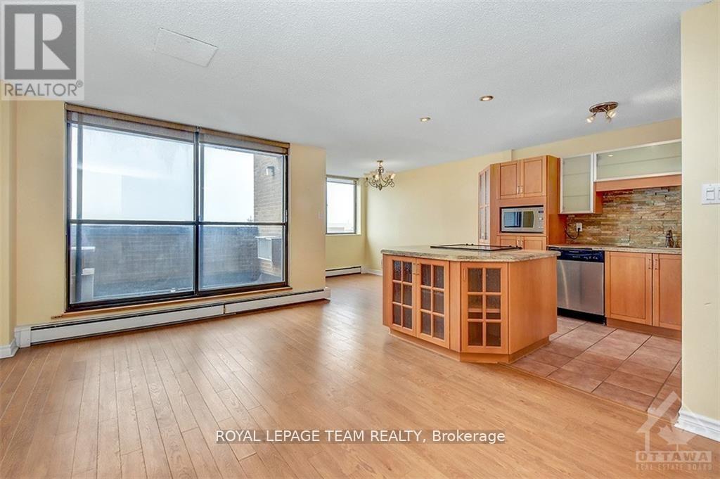 644 - 515 St Laurent Boulevard, Ottawa, ON - Indoor Photo Showing Kitchen